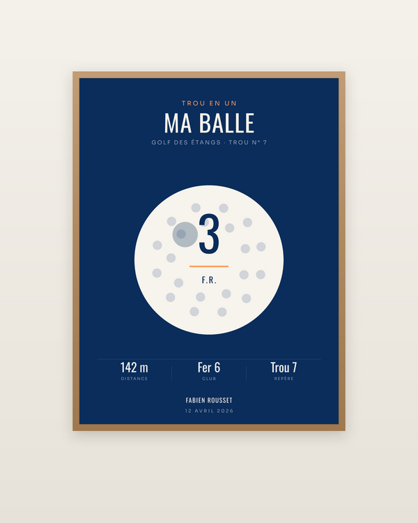 Affiche Ma balle de golf personnalisée, encadrée dans un cadre bois naturel