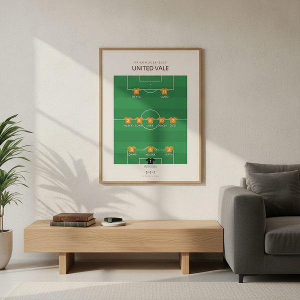 Tableau 'Compo foot 3-5-2' avec formation 11 de départ sur fond sportif dynamique.