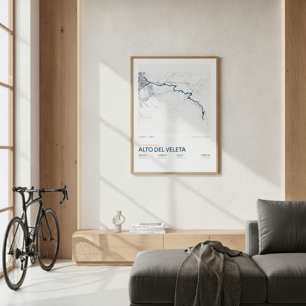 Tableau sportif Alto del Veleta sur mur coloré, ajoutant dynamisme à la déco enfant.
