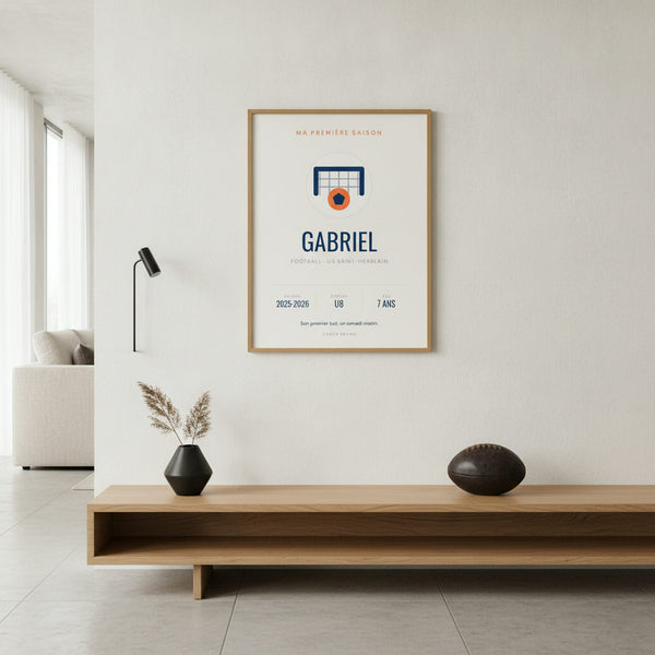 Affiche Ma première saison Football sur un tableau dynamique, idéale pour chambre d'enfant sportif.