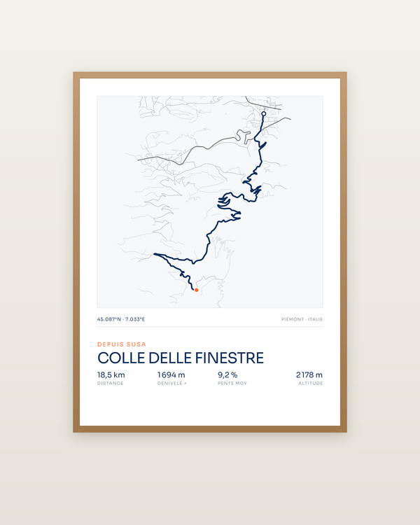 Colle delle Finestre, encadrée dans un cadre bois naturel