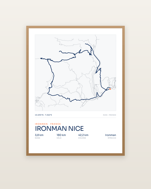 Ironman Nice, encadrée dans un cadre bois naturel