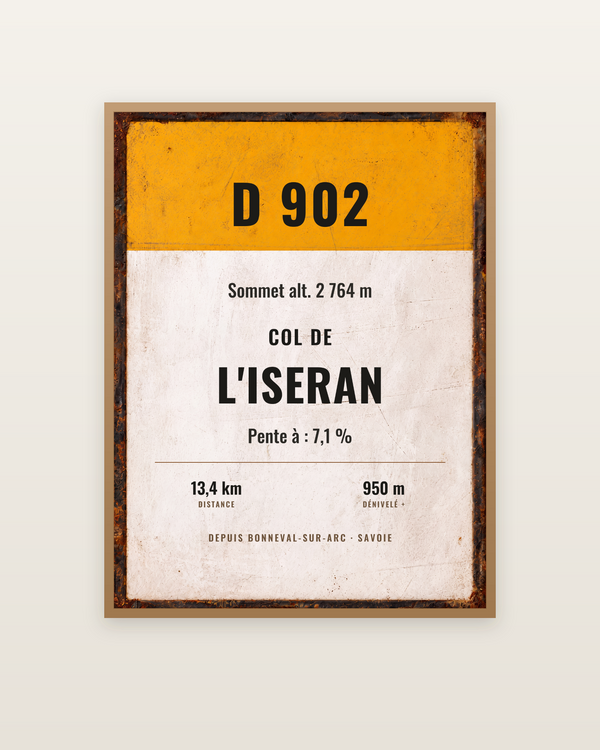 Plaque Col de l'Iseran, encadrée dans un cadre bois naturel