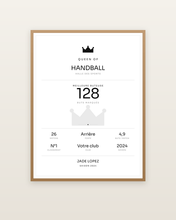 Queen of Handball, encadrée dans un cadre bois naturel