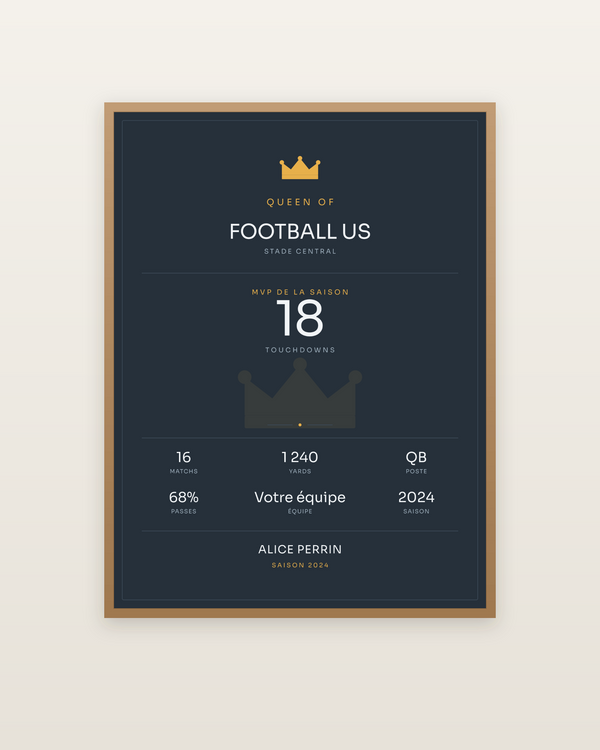 Queen of Football US, encadrée dans un cadre bois naturel