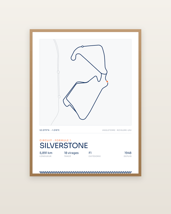 Silverstone, encadrée dans un cadre bois naturel